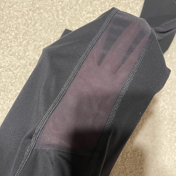 Black gymshark leggings - Picture 3 of 6